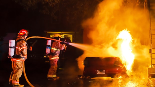 Un véhicule prend feu à McMasterville